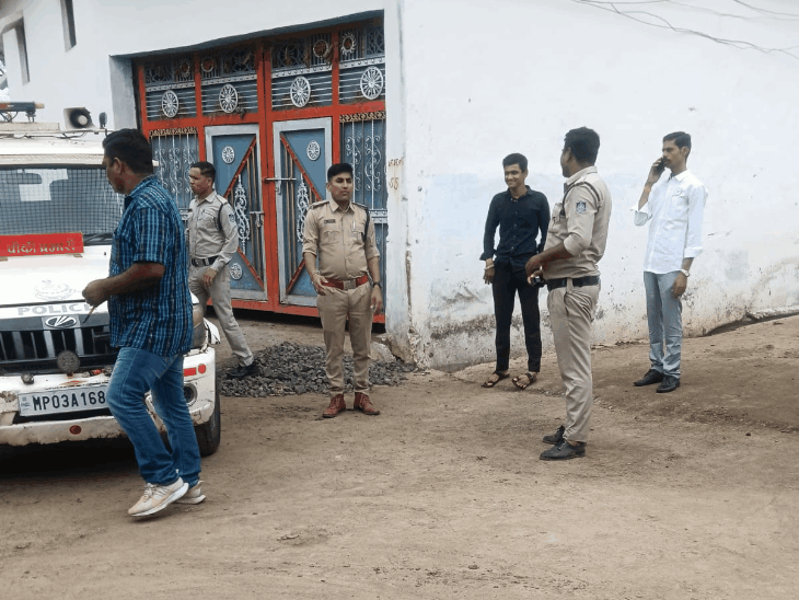 सोहागपुर के ग्राम भटगांव से किसान संघ के जिला अध्यक्ष कृष्णकांत सिंह ठाकुर को उनके निवास से थाने ले जाया गया