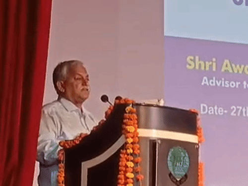 सोशल मीडिया से दूरी बनाइए; IIM लखनऊ के स्थापना दिवस पर बने की-नोट स्पीकर|लखनऊ,Lucknow - Dainik Bhaskar