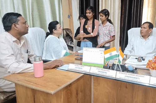 CWC कमेटी के 3 सदस्यों ने लड़कियों से 4 घंटे पूछताछ की।