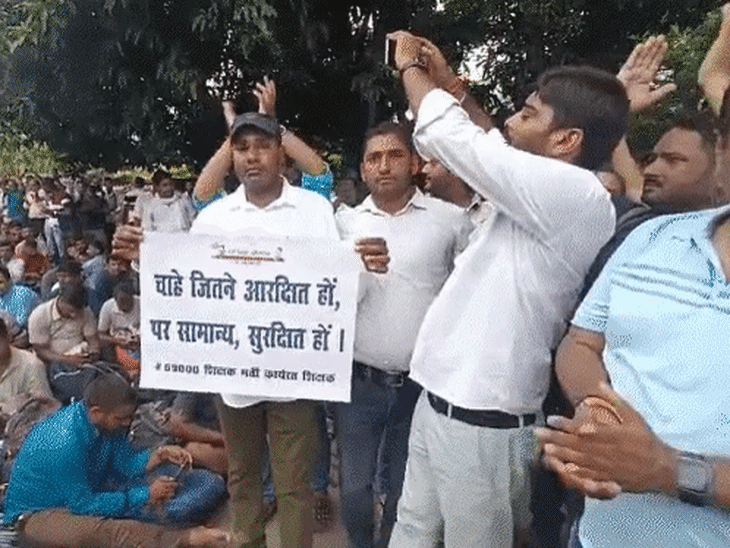 जनरल कैटेगरी के अभ्यर्थियों की याचिका पर सुनवाई के दौरान तत्कालीन चीफ जस्टिस डीवाई चंद्रचूड़ ने लखनऊ हाईकोर्ट की डबल बेंच के आदेश पर रोक लगा दी थी।