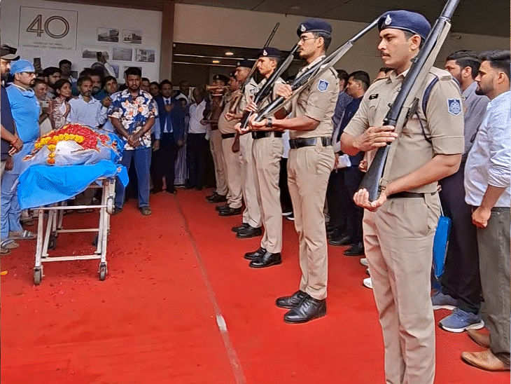 अंगदानकर्ता गौरव दवे को गार्ड ऑफ ऑनर दिया गया।