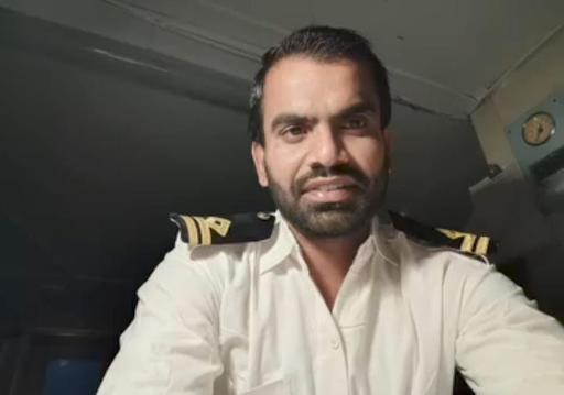 जहाज एमवी ओमोर्फी के चीफ ऑफिसर सागर गुप्ता, जिनकी हमले में मौत हुई ।