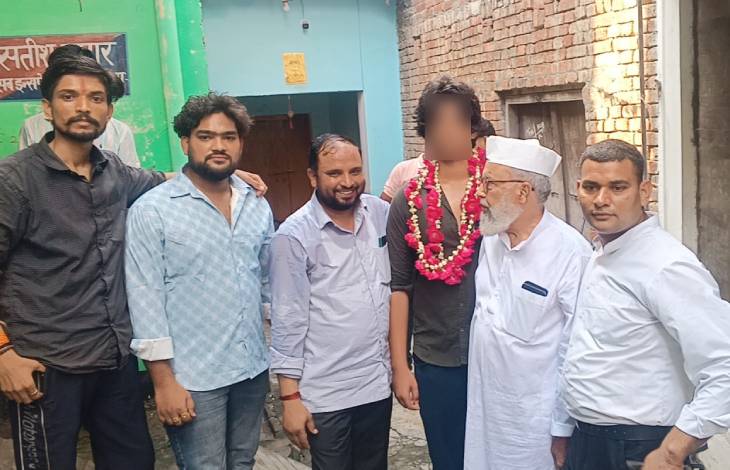 घटना के बाद समाजवादी पार्टी के कई नेता आयुष के घर पहुंचे।