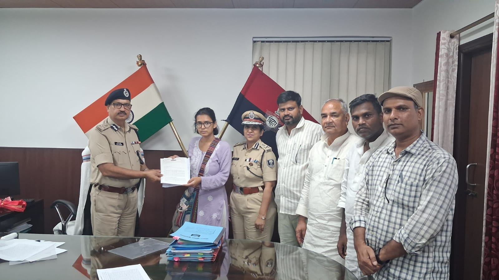 27 जुलाई की शाम पटना में बिहार के DGP विनय कुमार से छात्रों की रिहाई की मांग को लेकर आइसा की राष्ट्रीय अध्यक्ष नेहा बोरा ने मुलाकात की।