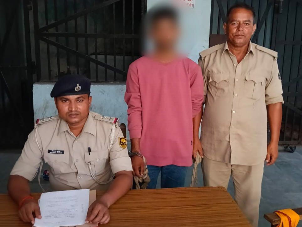 करीब एक महीने बाद युवती की हत्या के मामले में पुलिस ने उसके प्रेमी को गिरफ्तार कर लिया।