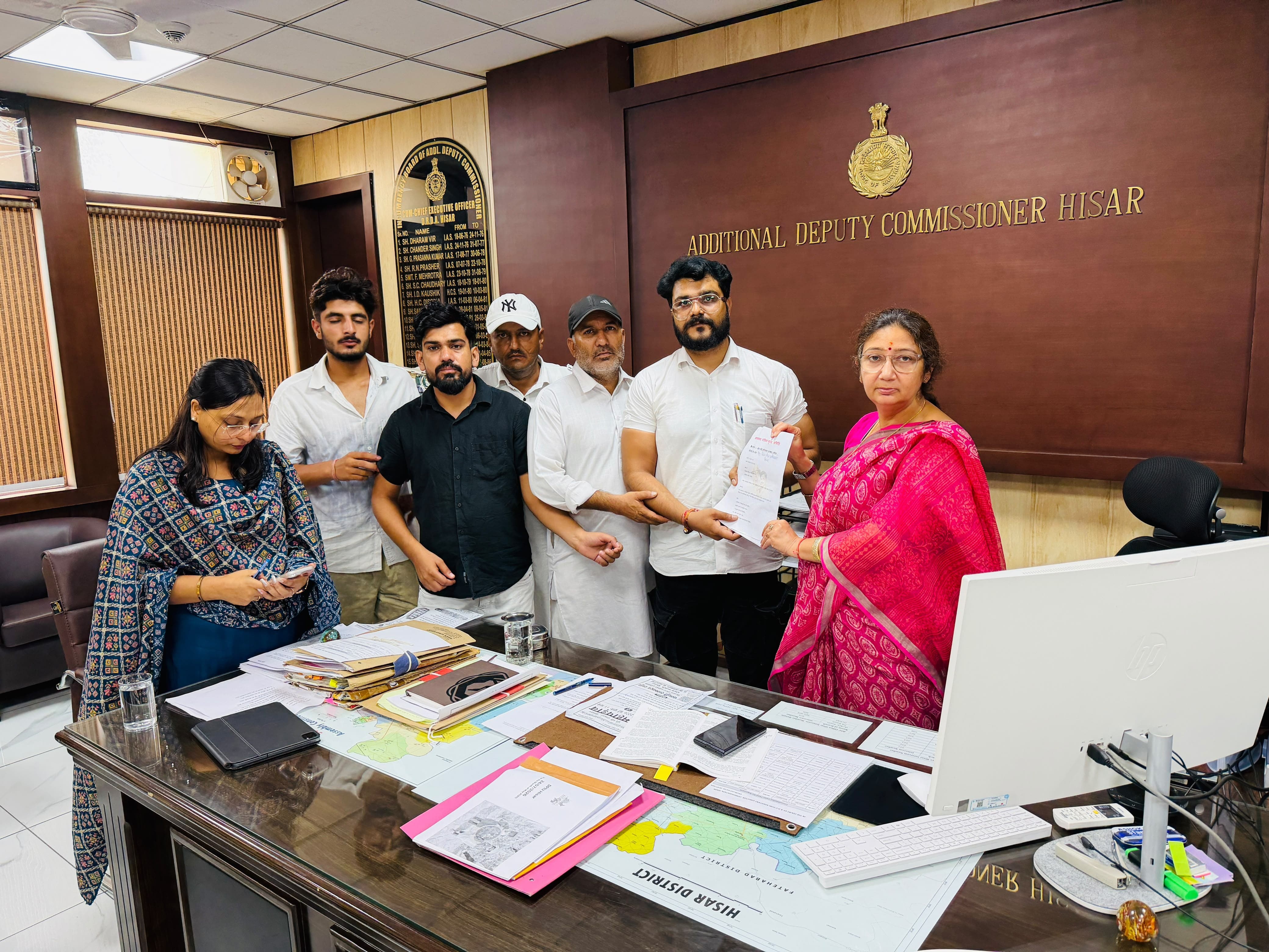 विकास और खेल सुविधाओं के विस्तार की मांग, एडीसी और एसडीएम को दिया मांग पत्र|बालसमंद,Balsamand - Dainik Bhaskar