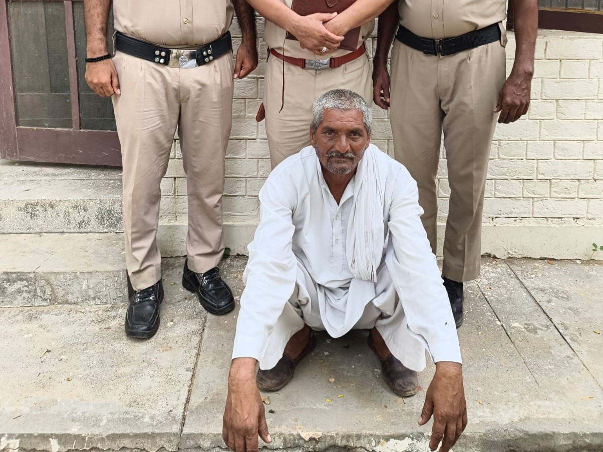आरोपी लक्ष्मण पुलिस की गिरफ्त में।