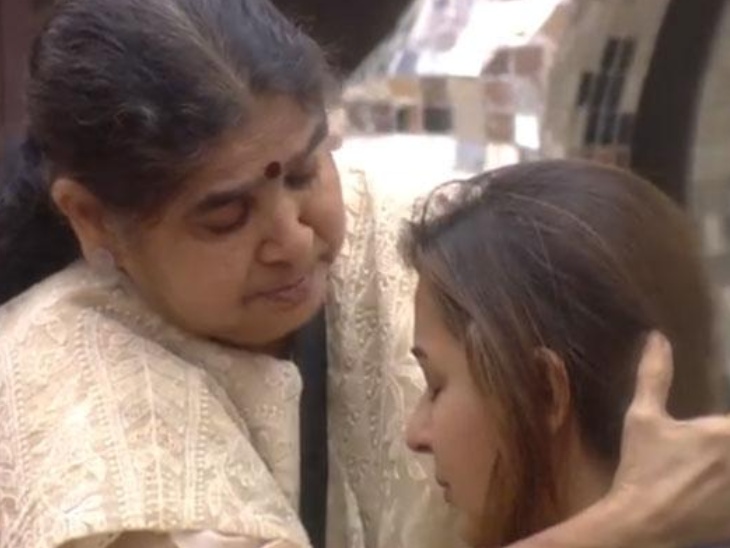 बिग बॉस 11 के फैमिली वीक के दौरान शिल्पा शिंदे की मां पहुंची थीं.
