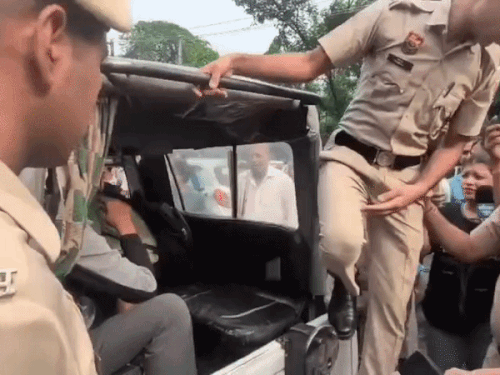 पुलिस मामले की जांच कर रही है।