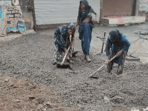 रात के अंधेरे में निर्माण का VIDEO वायरल; दुकानदार बोले- सिर्फ खानापूर्ति हो रही|रेवाड़ी,Rewari - Dainik Bhaskar