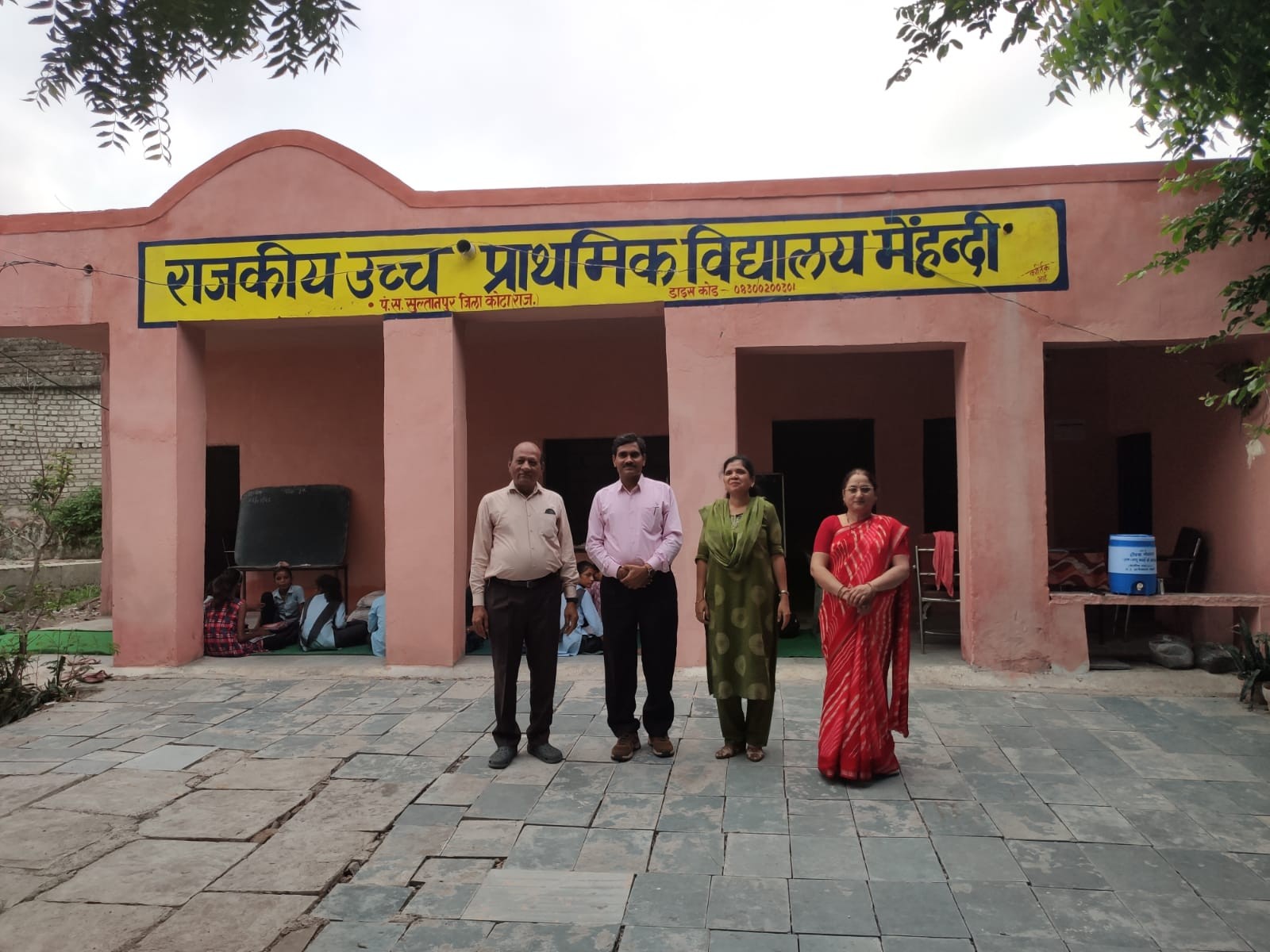 एजुकेशन व्यवस्था और अनुशासन की सराहना की, पौधे लगाकर पर्यावरण संरक्षण का भी संदेश दिया