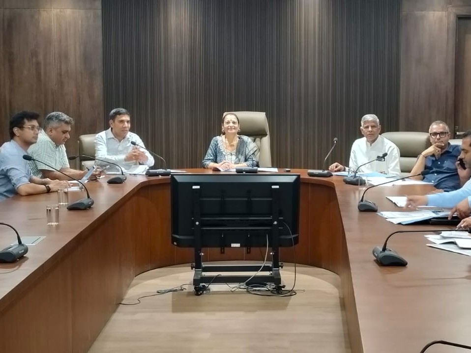 गुरुग्राम नगर निगम की वित्त एवं संविदा की 9वी बैठक मेयर राजरानी मल्होत्रा के अध्यक्षता में संपन्न हुई। - Dainik Bhaskar