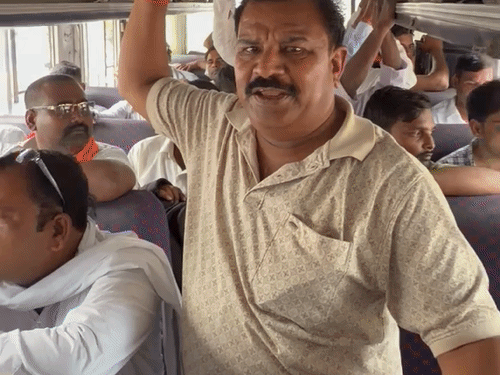 सभी कोटेदारों को पुलिस ने बसों में बैठाकर इको गार्डन भेज दिया। वे अब वहीं प्रदर्शन करेंगे।