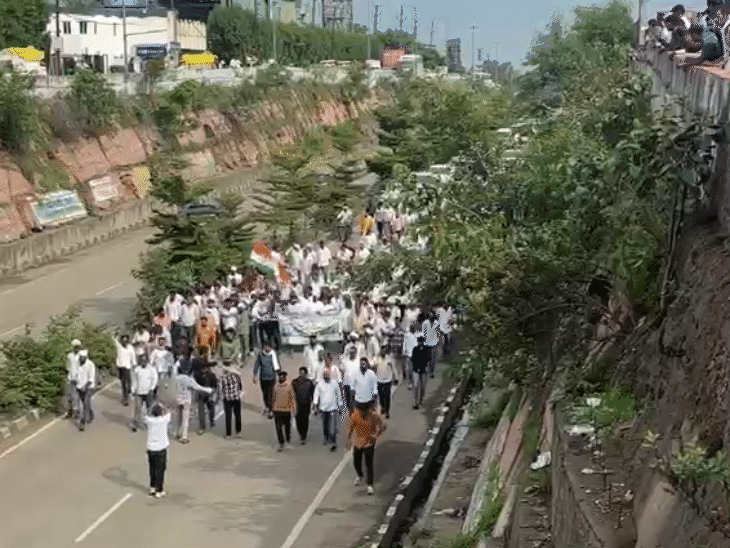 मंडीदीप के पास एचईजी घाटी पर किसान भोपाल की ओर बढ़ते रहे।