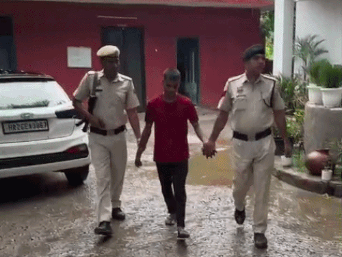 चरित्र पर करता था शक, अस्पताल लेकर पहुंचा, बोला- पेट में दर्द, आरोपी पति अरेस्ट|गुरुग्राम,gurugram - Dainik Bhaskar