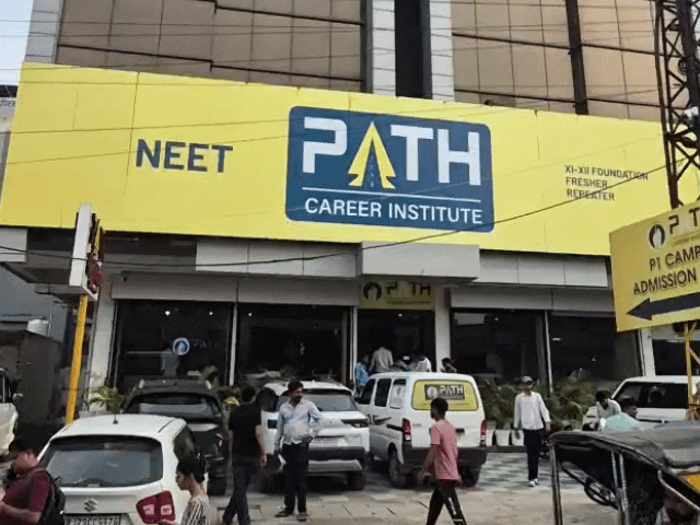 पाथ कोचिंग में भी रेड की गई।