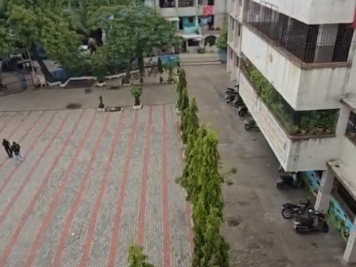 सूरत के मानदरवाजा इलाके में स्थित सुमन सरकारी स्कूल।