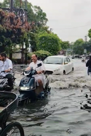Due to heavy rain in Meerut, UP, roads were waterlogged.