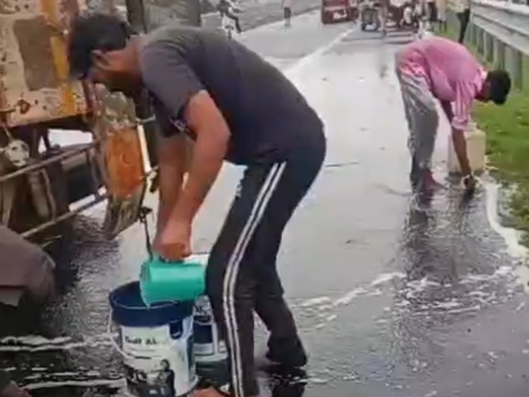 Nearby people started filling diesel, carrying buckets, containers, and jugs.