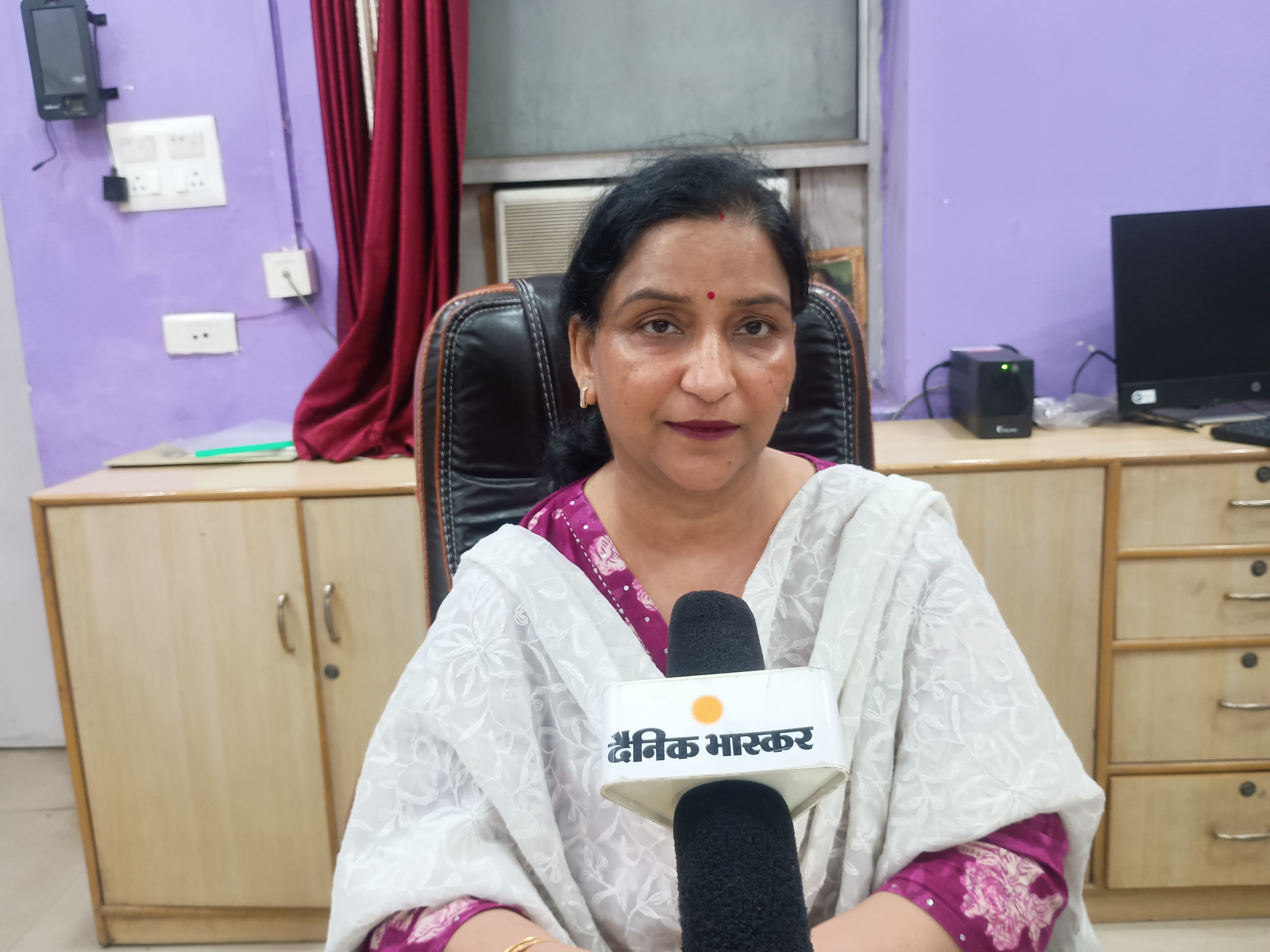 डॉ. रेनू गुप्ता ने बताया कि लाइफस्टाइल में बदलाव और दवाओं से PCOS व अनचाहे बालों की समस्या का इलाज संभव है।