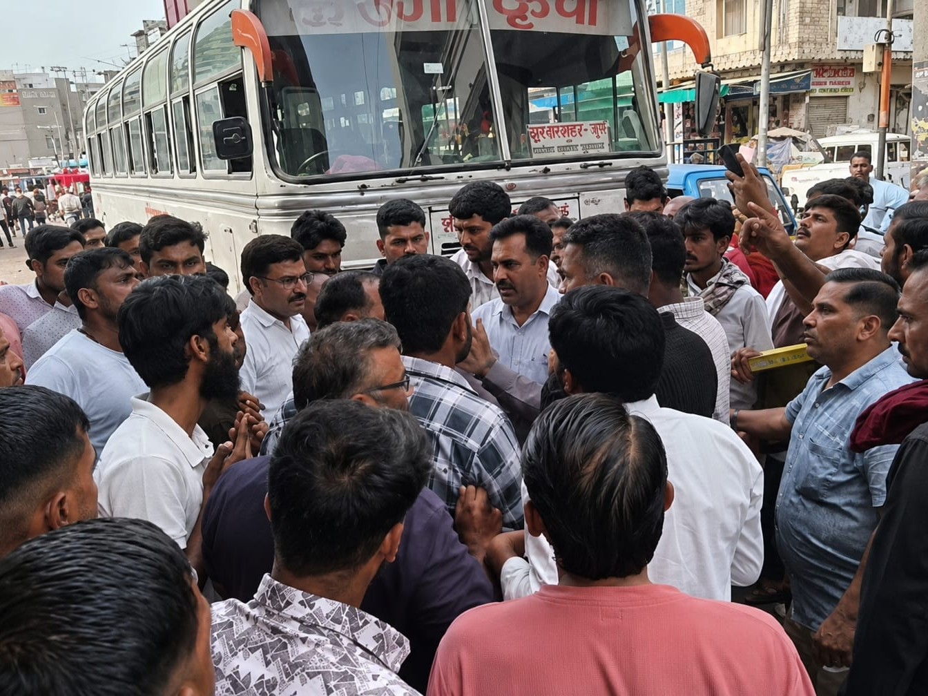 सरदारशहर बस स्टैंड पर एंट्री फीस को लेकर विवाद