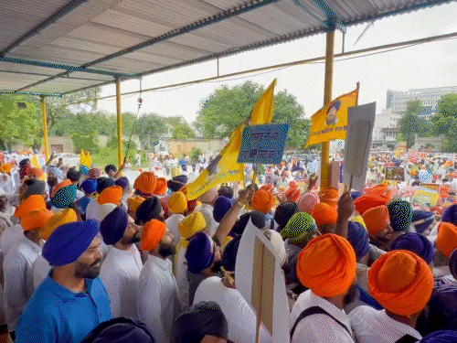 Supporters of MP Amritpal who arrived for the protest