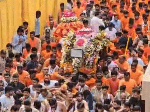 सावन के चार और भादौ महीने के दो सोमवार को बाबा महाकाल की राजसी सवारी निकलेगी।