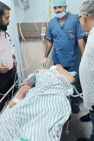 लड़की को सुभारती मेडिकल कॉलेज ले जाया गया। उसकी हालत गंभीर बनी हुई है।