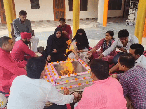 Anisha Bano, victim of the Halala case, performing yagna with companions in Haridwar.