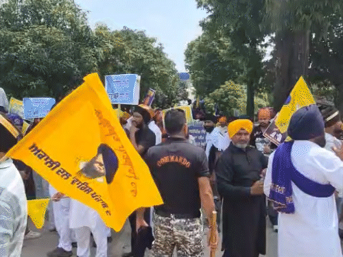 A large number of Nihangs have also arrived among Amritpal's supporters