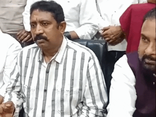 वाल्मीकि समाज के लोगों ने की प्रेस वार्ता। - Dainik Bhaskar