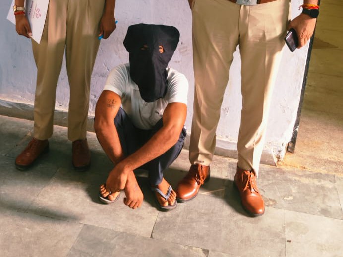 ठिकाने बदलकर पुलिस को दे रहा था चकमा, 4 महीने से फरार था|हिसार,Hisar - Dainik Bhaskar