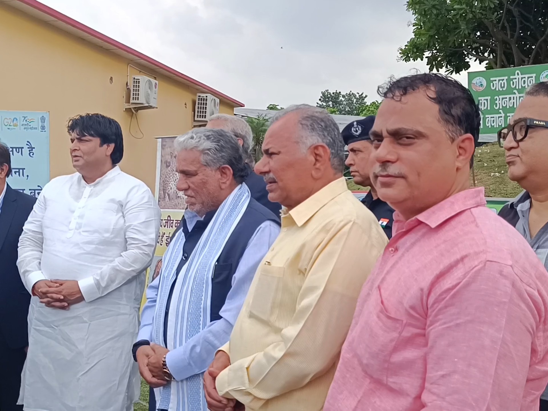 सोहना में पौधारोपण कार्यक्रम के दौरान विकास एवं पंचायत मंत्री कृष्ण लाल पंवार एवं अन्य।