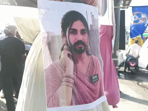 बुधवार को भी अमृतसर में वाल्मीकि समाज के लोगों ने सरकार के खिलाफ जमकर नारेबाजी की। उन्होंने पुलिस अधिकारियों के पुतले तैयार किए, जिन्हें महिलाओं के कपड़े पहनाए गए।