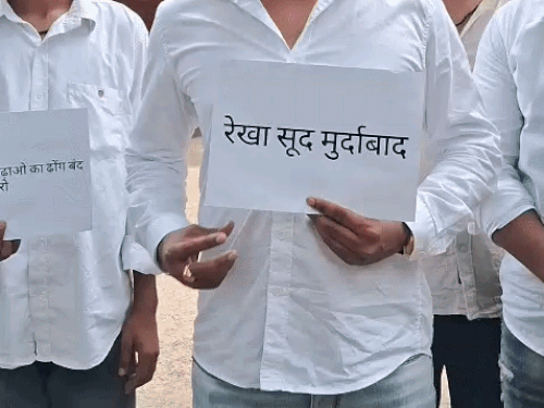 परिवार ने बीजेपी जिलाध्यक्ष के खिलाफ की नारेबाजी।