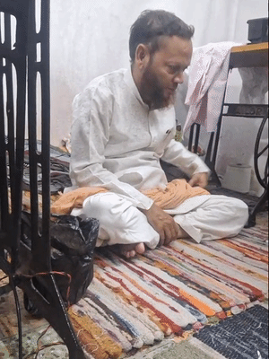 महिला रिपोर्टर ने पूछा कि क्या बिना शारीरिक संबंध बनाए हलाला हो सकता है? इस पर रहमतुल्लाह ने जवाब दिया कि नहीं, पहली रात न हो तो दूसरी या तीसरी रात होगा। पीरियड्स हों तो बाद में, लेकिन जिस्मानी रिश्ता बनना जरूरी है।