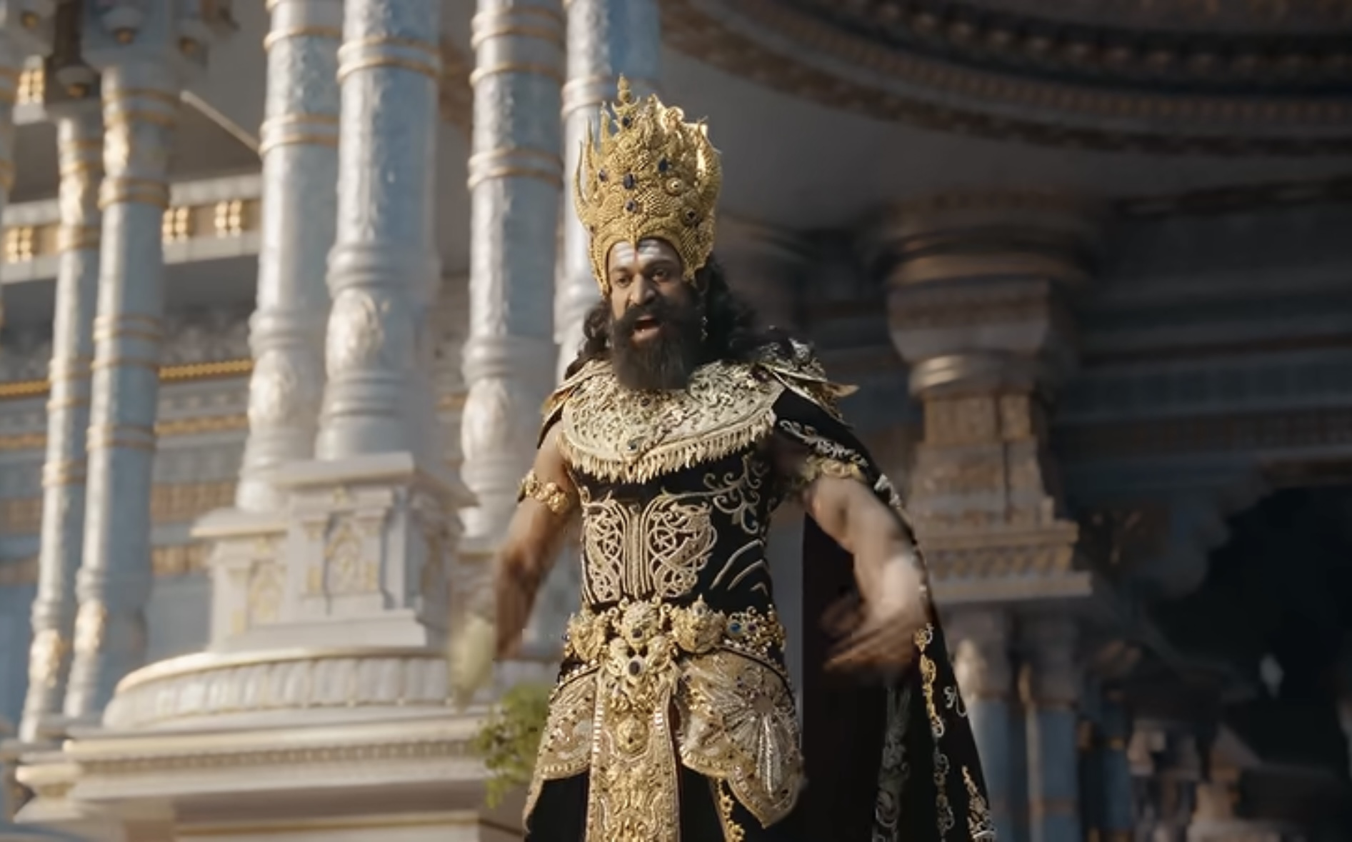 अपनी सशक्त स्क्रीन उपस्थिति और उग्र चित्रण के साथ यश की रावण सबसे ज्यादा चर्चा में है।