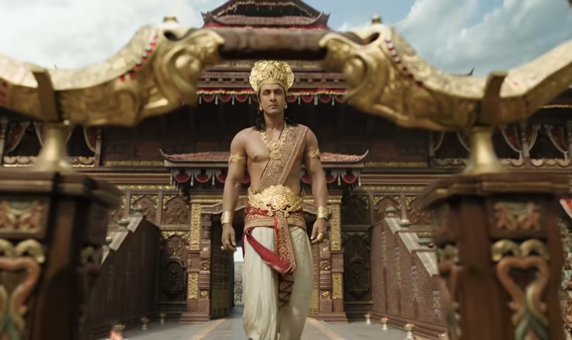 शांत, तेजस्वी और आदर्श पुरुष (मर्यादा पुरूषोत्तम) की छवि में रणबीर कपूर का लुक काफी प्रभावशाली नजर आया।
