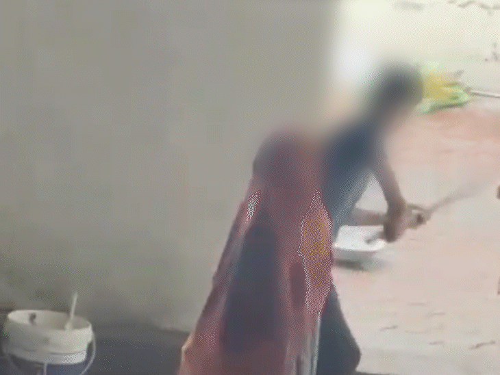 बीच-बचाव करने आई महिलाओं के साथ भी लड़के ने मारपीट की