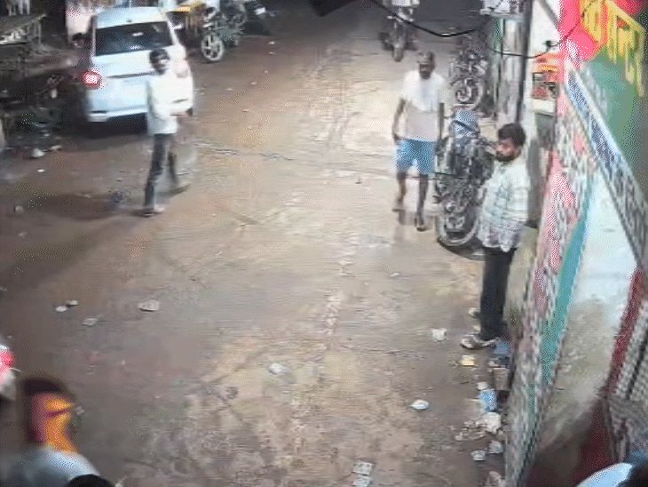 फायरिंग कर भाग रहे बदमाश.