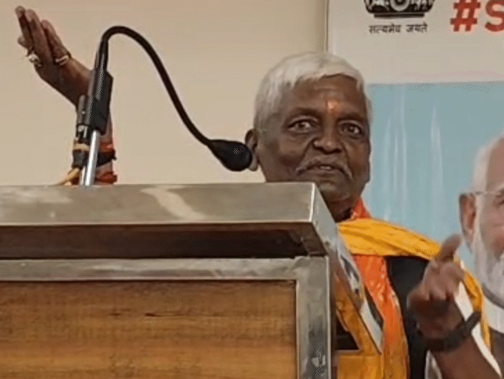 गुना में उद्योग विभाग के कार्यक्रम को संबोधित करते विधायक पन्नालाल शाक्य।