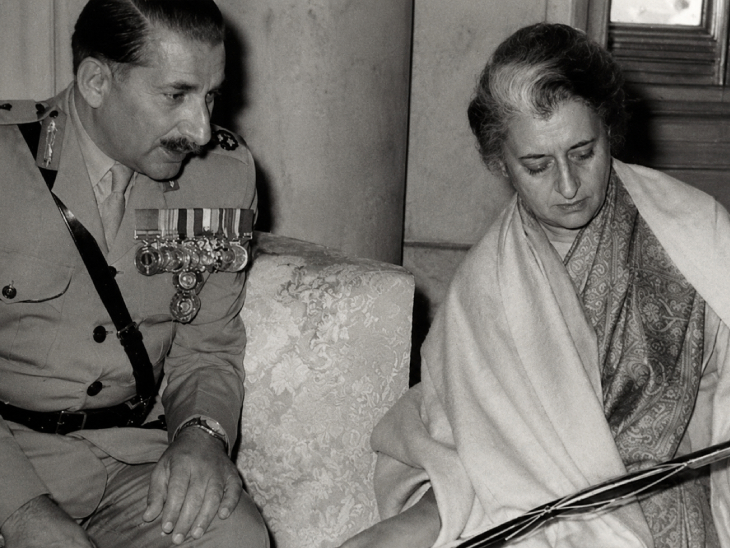साल 1971, आर्मी चीफ सैम मानेकशॉ के साथ पीएम इंदिरा गांधी।
