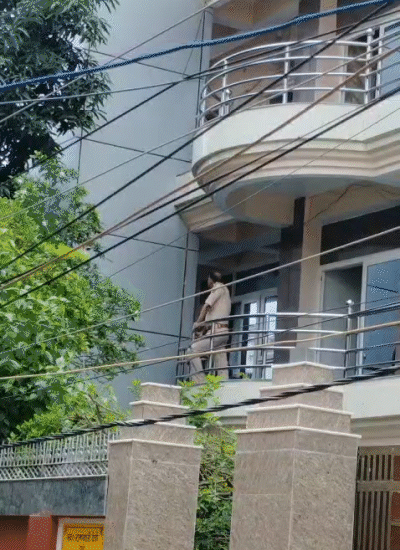 आवास के अंदर बाहर कड़ी नजर रखी गई।