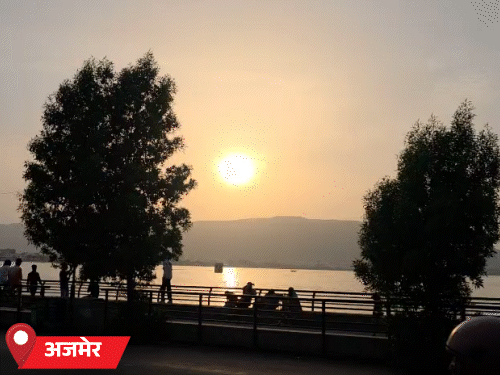 अजमेर में बारिश के बाद उमस रही, लेकिन बारिश के कारण तापमान में गिरावट दर्ज की गई है।