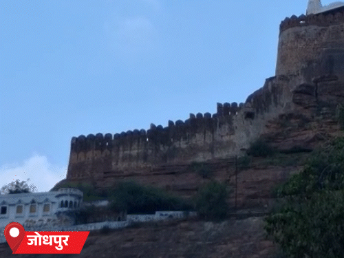 जोधपुर शहर में सुबह से बादल छाए रहे। शुक्रवार को शहर के अलग-अलग इलाकों में हल्की बरसात हुई थी।