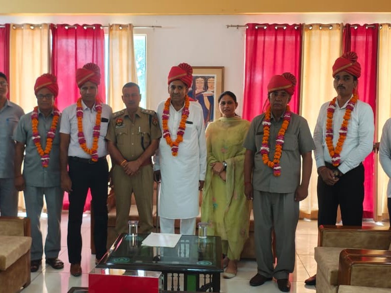 डीएसपी अग्रोहा ने भेंट किए स्मृति चिन्ह; बोले- अनुभव हमेशा रहेगा प्रेरणास्रोत|उकलाना,Uklanamandi - Dainik Bhaskar