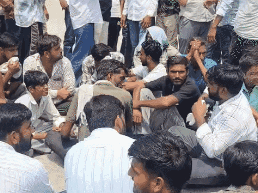 परिवार ने आरोपी की गिरफ्तारी की मांग को लेकर प्रदर्शन किया था। घटना के बाज ग्रामीणों ने थाने घेराव की चेतवानी दी है।