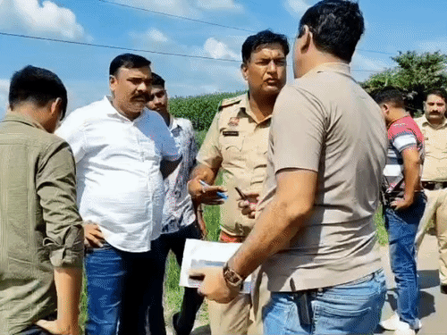 घटनास्थल पर पहुंची सीआईए और पुलिस टीम।
