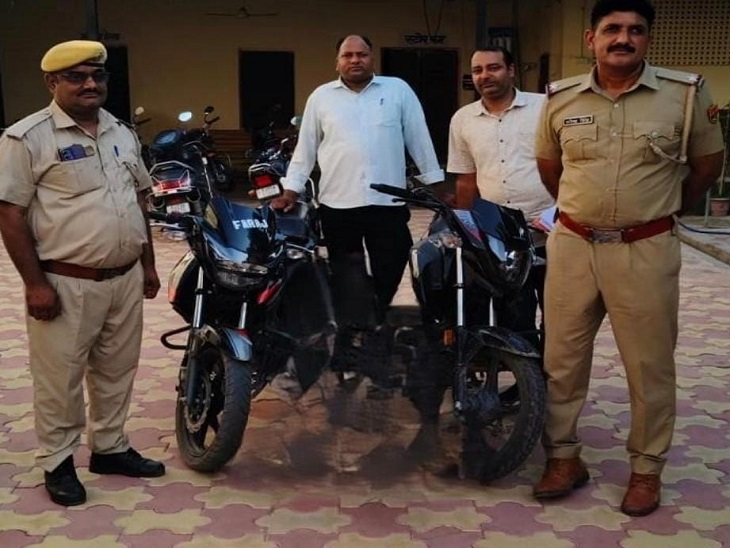 आरोपी के पास से 2 बाइक बरामद की गई।