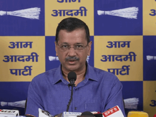 पत्रकारवार्ता में अरविंद केजरीवाल ने कहा कि सरकार ने 'पुलिस का खौफ दिखाकर टाउन हॉल रोकने की नाकाम कोशिश की है।